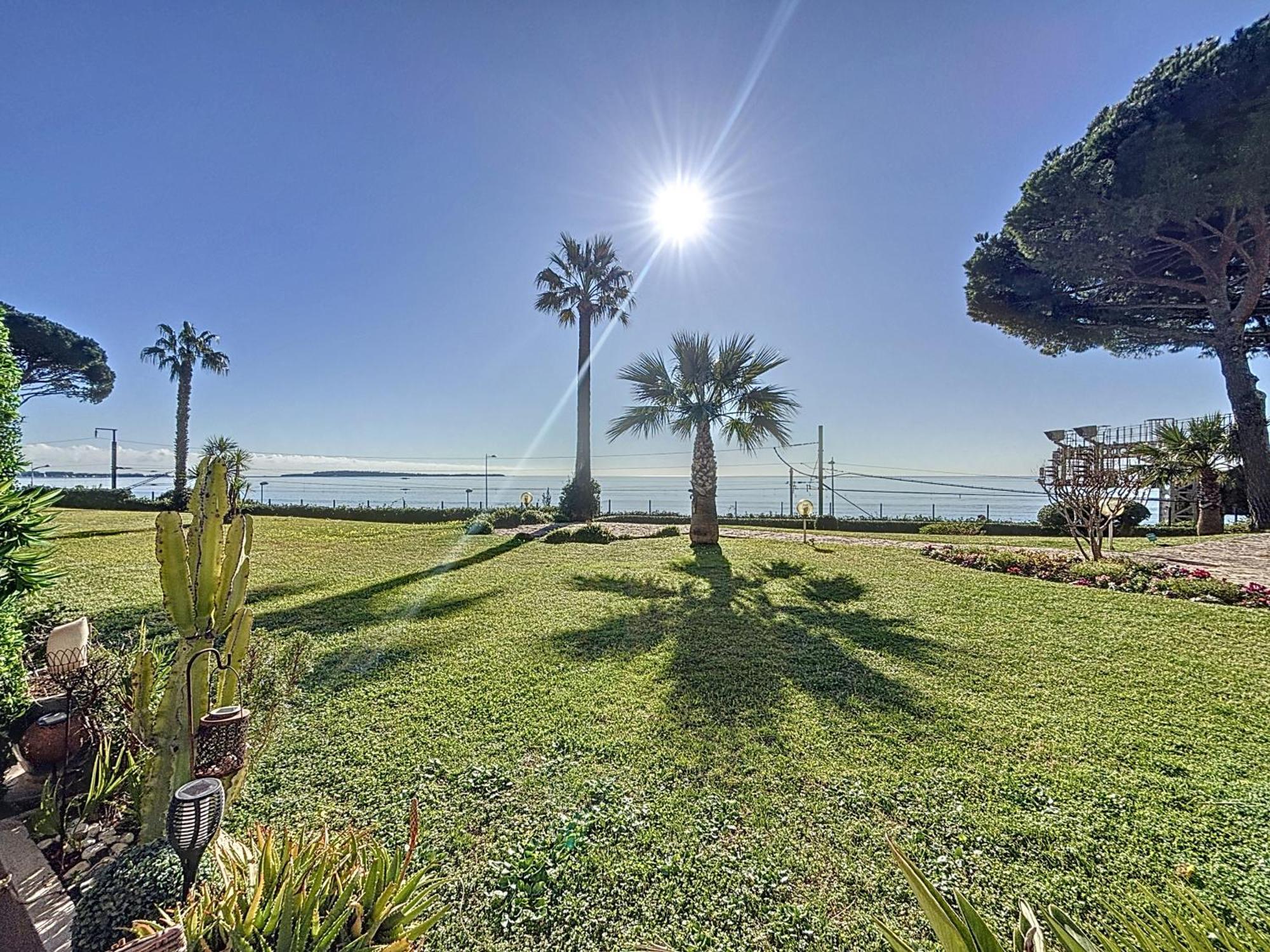 Superbe Duplexe Front De Mer, Acces Direct Aux Plages Appartement