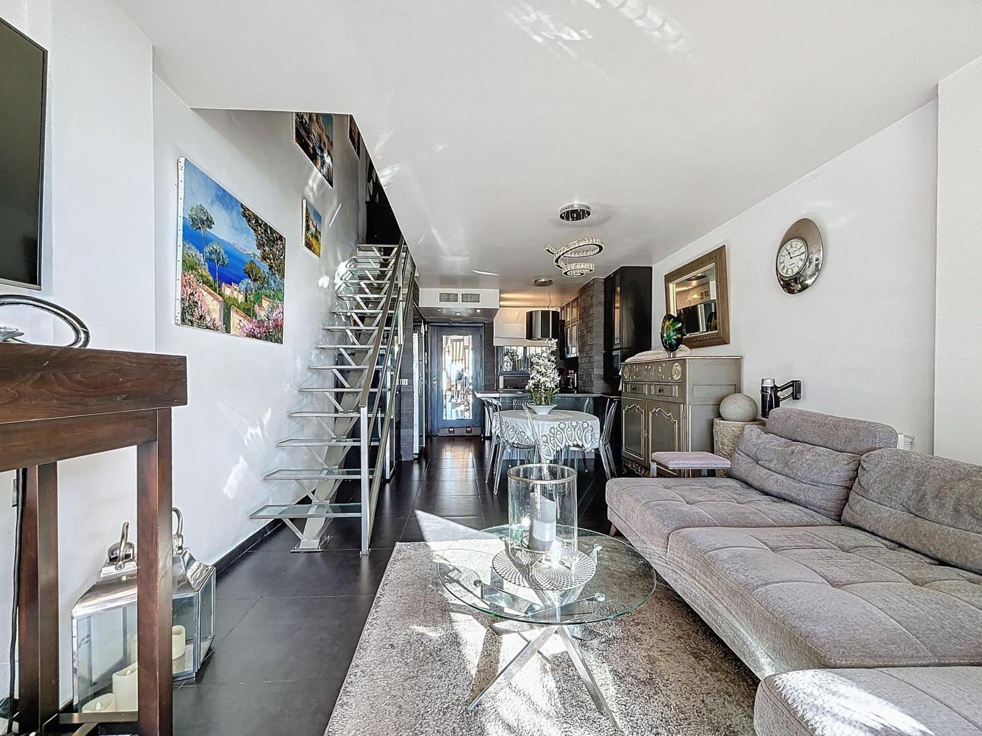 Superbe Duplexe Front De Mer, Acces Direct Aux Plages Appartement *
