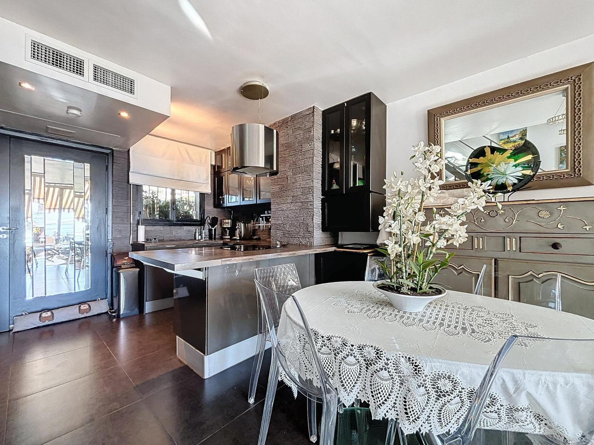 Superbe Duplexe Front De Mer, Acces Direct Aux Plages Appartement