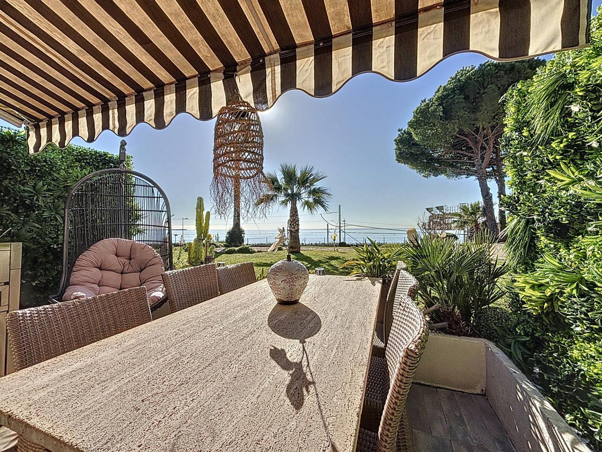Superbe Duplexe Front De Mer, Acces Direct Aux Plages Cannes