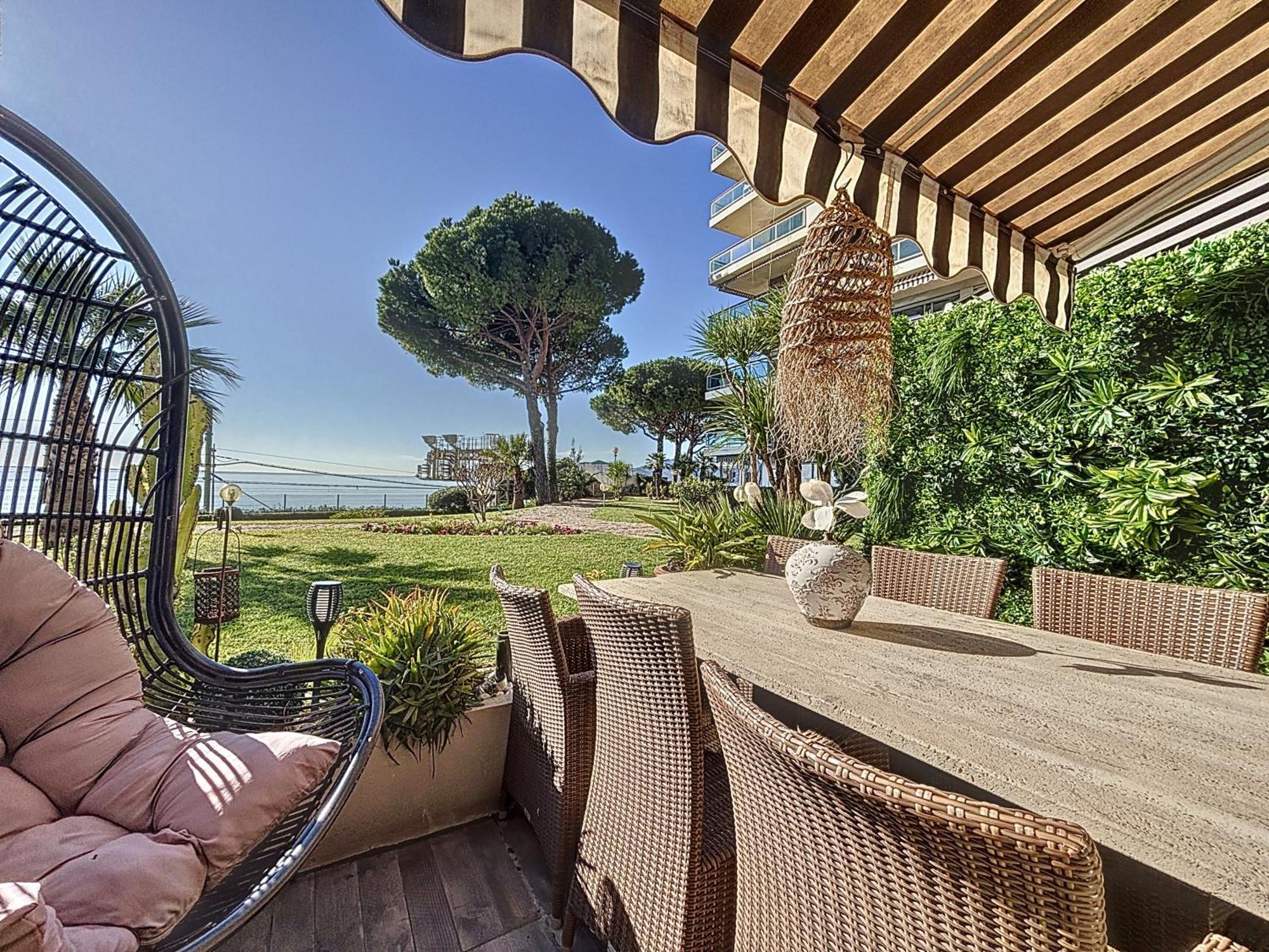 Superbe Duplexe Front De Mer, Acces Direct Aux Plages Cannes